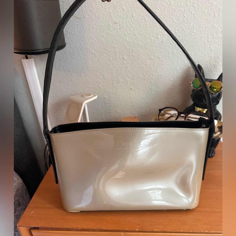 Beijo Glossy Cream Shoulder Bag